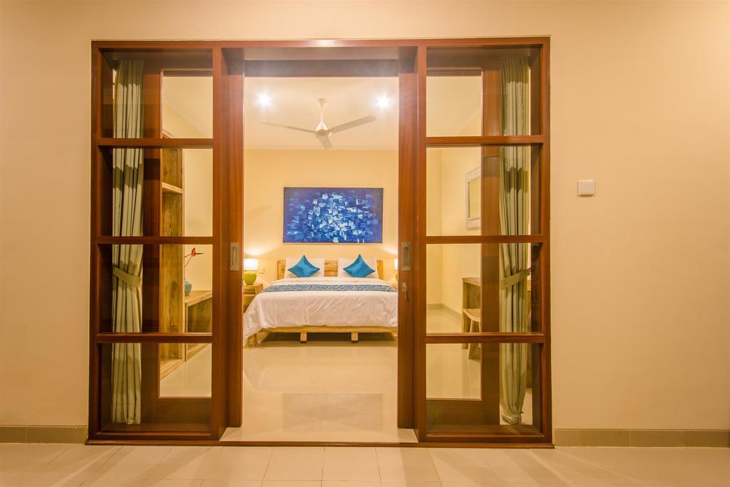 Villa Tepi Sungai Legian Szoba fotó