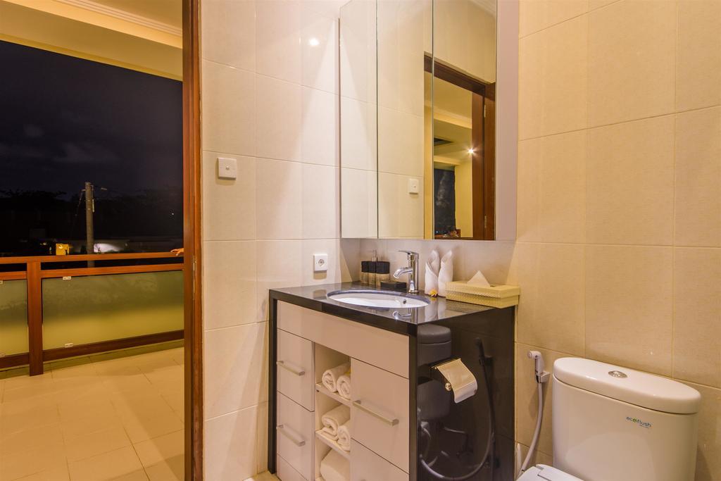 Villa Tepi Sungai Legian Szoba fotó