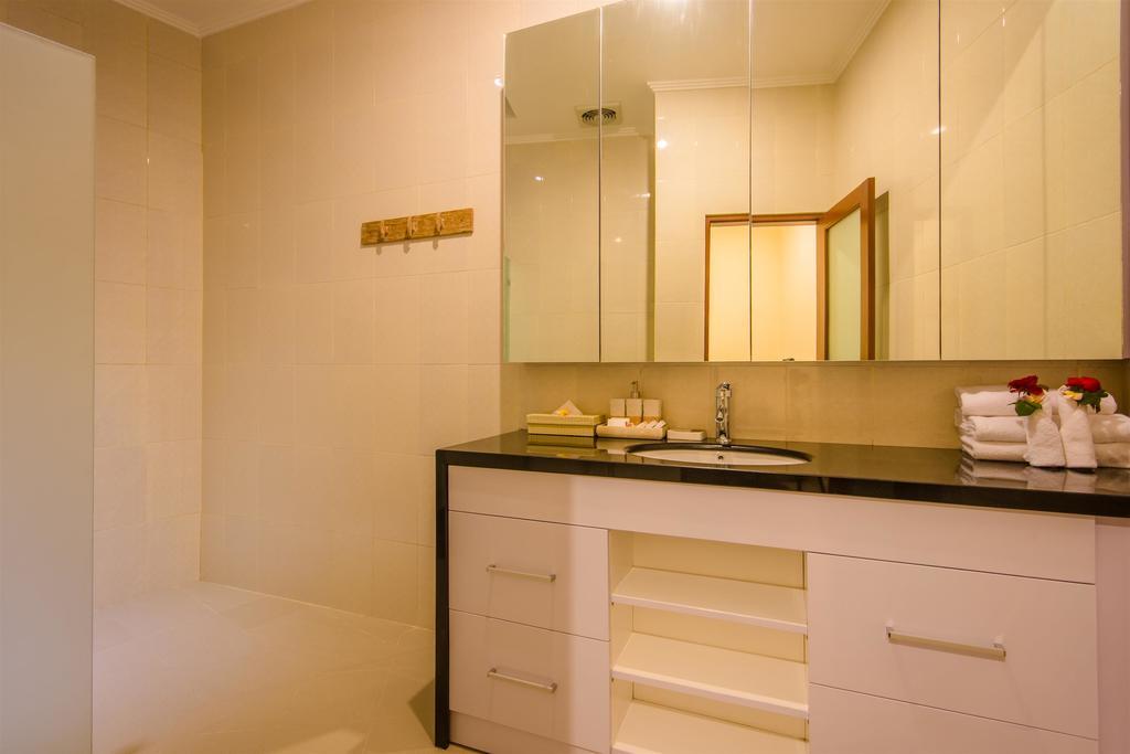 Villa Tepi Sungai Legian Szoba fotó