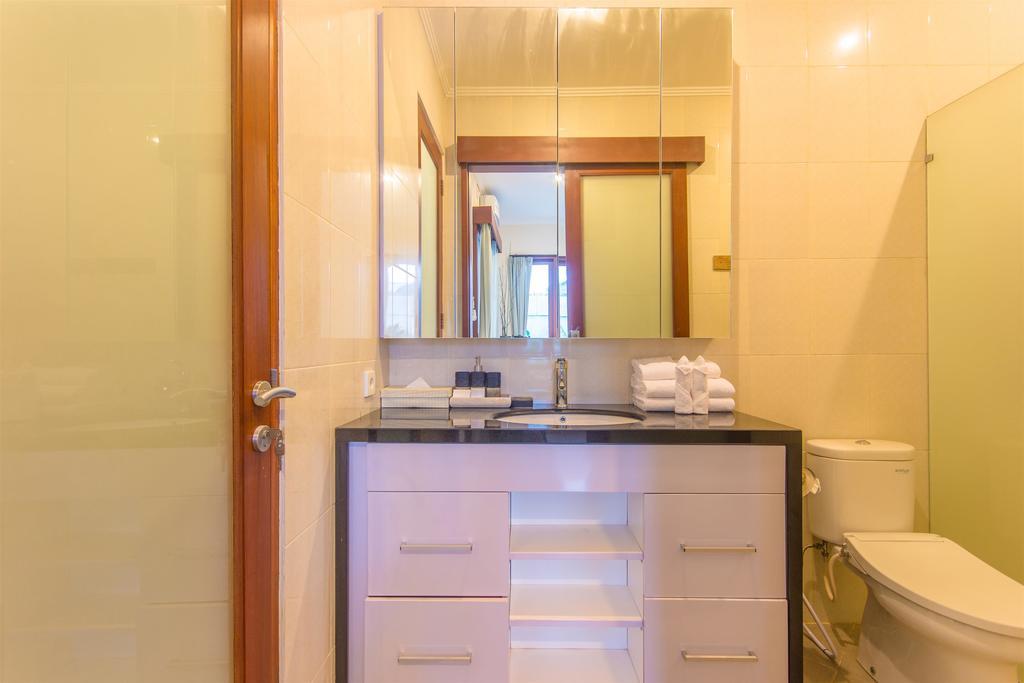 Villa Tepi Sungai Legian Szoba fotó