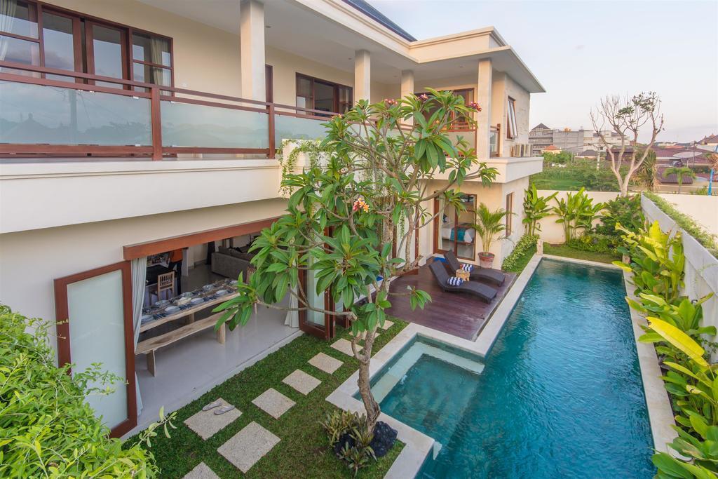 Villa Tepi Sungai Legian Szoba fotó