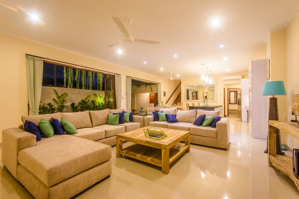 Villa Tepi Sungai Legian Szoba fotó