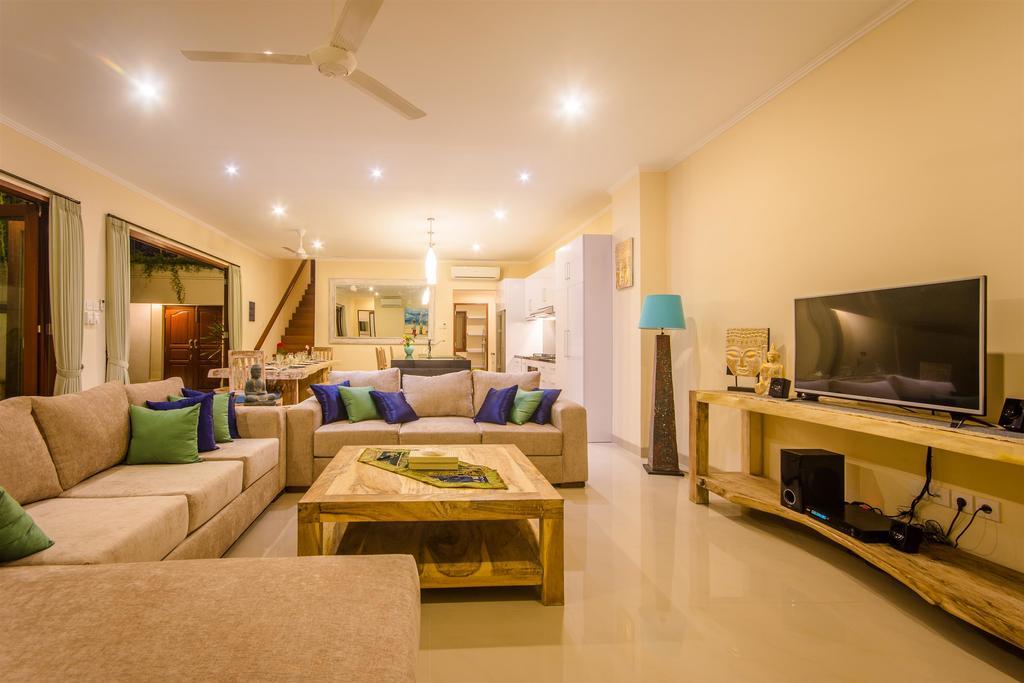Villa Tepi Sungai Legian Szoba fotó