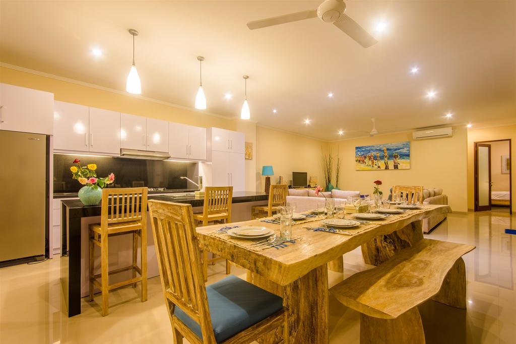Villa Tepi Sungai Legian Szoba fotó