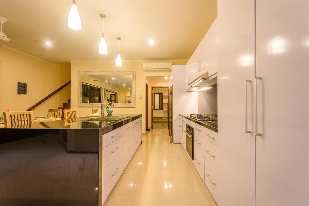 Villa Tepi Sungai Legian Szoba fotó