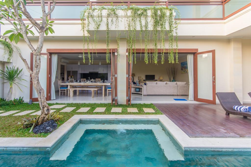 Villa Tepi Sungai Legian Szoba fotó