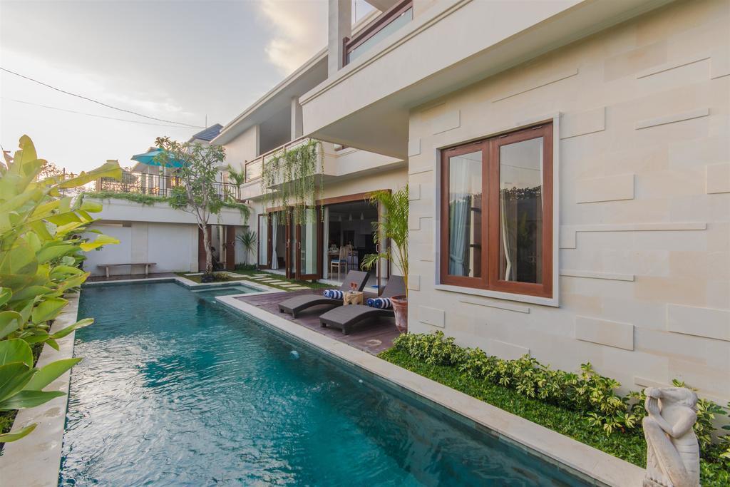 Villa Tepi Sungai Legian Szoba fotó