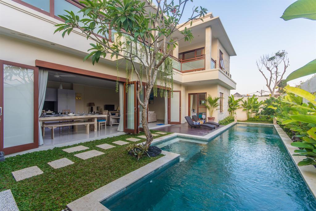 Villa Tepi Sungai Legian Szoba fotó