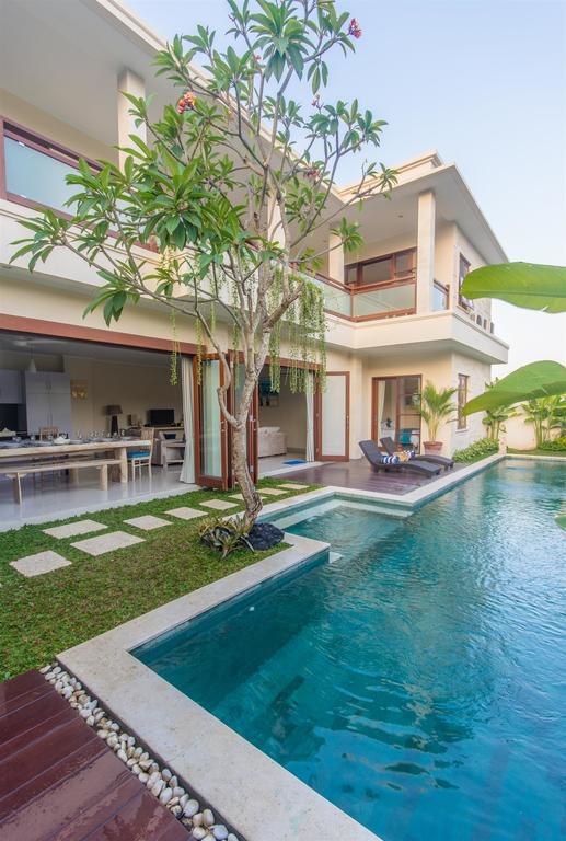 Villa Tepi Sungai Legian Szoba fotó